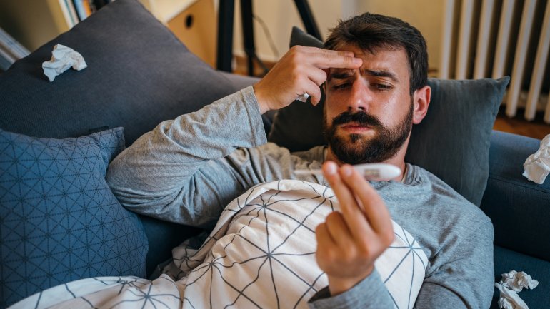 Unspezfische Symptome bei Morbus Bechterew: Fieber und Müdigkeit Unspezfische Symptome bei Morbus Bechterew: Fieber und Müdigkeit