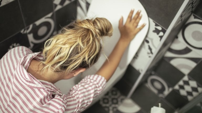 Symptome bei Natriummangel: Übelkeit und Erbrechen Symptome bei Natriummangel: Übelkeit und Erbrechen