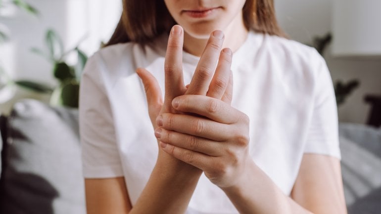 Gelenkschmerzen: Typisches Symptom bei Rheuma Gelenkschmerzen: Typisches Symptom bei Rheuma